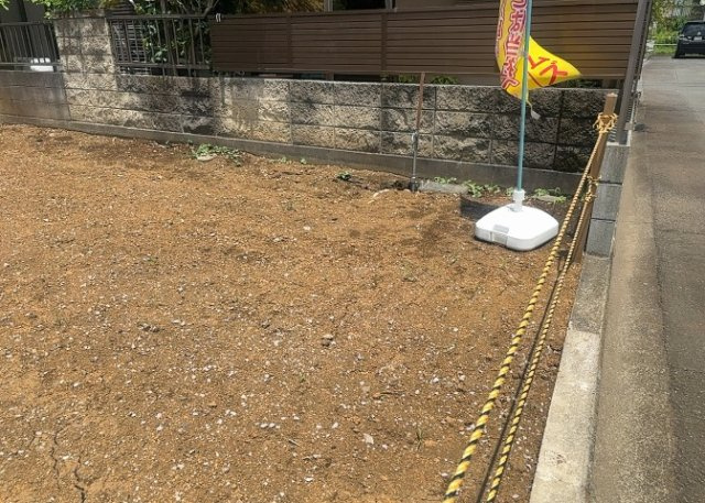 【外観】 | 土地購入を検討されている場合、境界杭がない状態で購入してしまうと境界確定測量をする必要があり、費用がかかります。購入の前に、売主、隣土地所有者立ち合いのもと境界を確定し境界杭を設置するのがベストです。