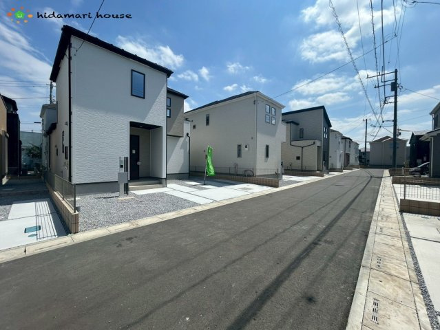 桶川市加納6期　新築戸建　グラファーレ25の前面道路含む現地写真
