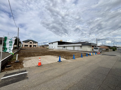 【前面道路含む現地写真】 | 【緑町第2期　現地外観】
※令和7年9月時点