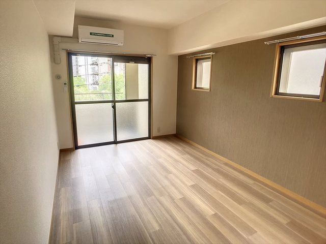 パピルスIIIの居間・リビング