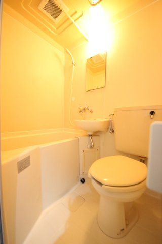 ルミネント牛浜の浴室