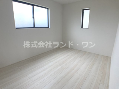 【洋室】 | 入間市扇台6丁目　全8棟 5号棟 | 約6帖の洋室