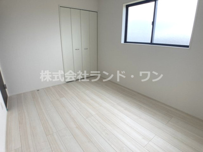 【洋室】 | 入間市扇台6丁目　全8棟 5号棟 | 約6帖の洋室