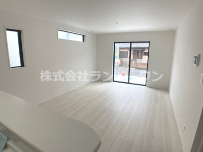 【居間・リビング】 | 入間市扇台6丁目　全8棟 5号棟 | 約16帖のLDK