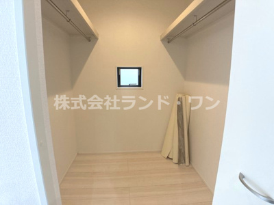 【収納】 | 入間市扇台6丁目　全8棟 5号棟 | 約16帖のLDKにあるウォークインクローゼット