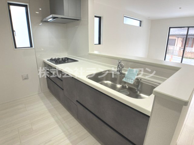 【キッチン】 | 入間市扇台6丁目　全8棟 5号棟 | 対面キッチン