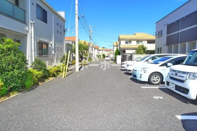 ママベルAのその他|駐車スペースもあります