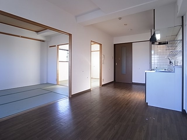 神戸市兵庫区大開通２丁目の賃貸マンションの居間・リビング