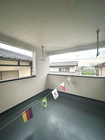 【新築戸建】前橋市茂木町第4のバルコニー|■バルコニー｜あたたかな陽のひかりを浴びることのできるバルコニー。お洗濯物やお布団を干せば、家族みんなが気持ちよく暮らすことができます(*^^*)