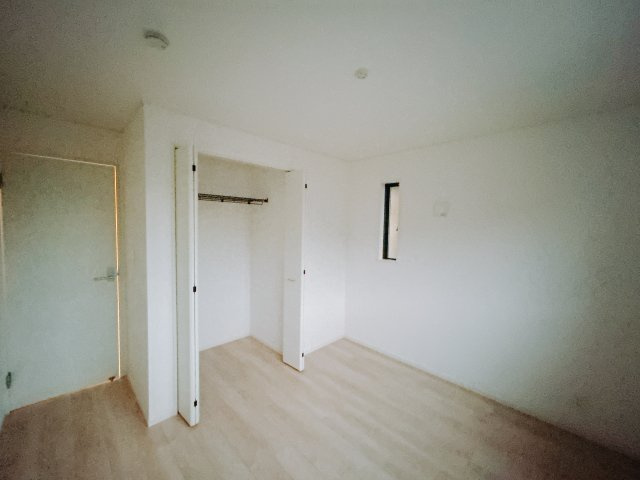 【新築戸建】前橋市茂木町第4の洋室|■2階洋室｜ナチュラルカラーの床です。模様替えなどとても楽しく工夫できます♪陽当たり、風通しもとても良いので毎日快適な生活スタートです！子供部屋にも良いですね♪