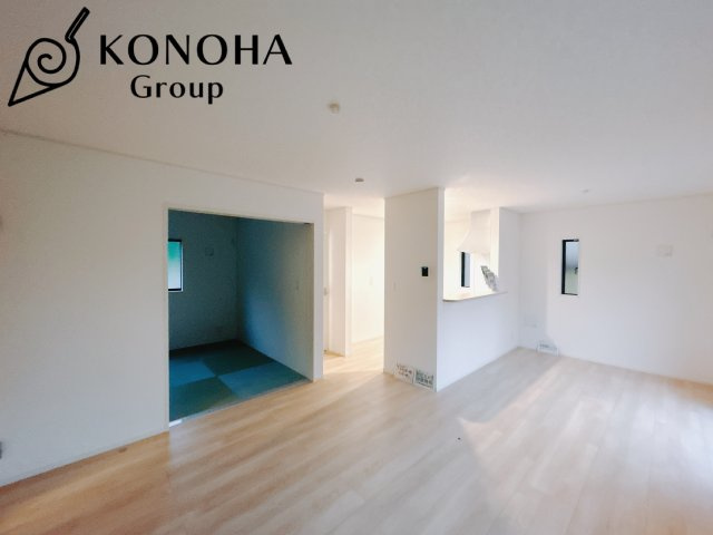 【新築戸建】前橋市茂木町第4の居間・リビング|■リビング｜陽当たり良好のリビングダイニング♪賃貸では叶わなかった、お友達とのホームパーティや大音量で映画やテレビを楽しむことができます(*^^*)