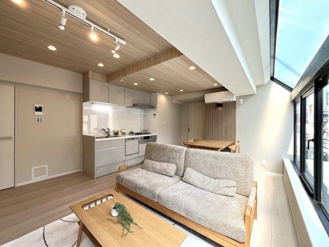 パレトーホー浅草　7階　最　上階　角　部屋　 家具付のその他