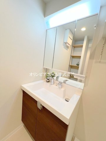 パレトーホー浅草　7階　最　上階　角　部屋　 家具付の独立洗面台