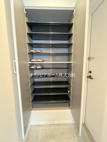 パレトーホー浅草　7階　最　上階　角　部屋　 家具付の収納