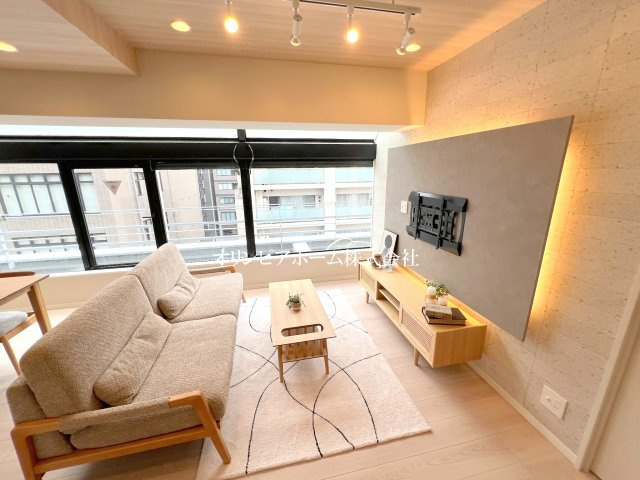 パレトーホー浅草　7階　最　上階　角　部屋　 家具付の居間・リビング