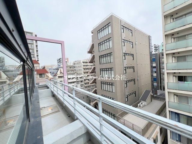 パレトーホー浅草　7階　最　上階　角　部屋　 家具付のバルコニー