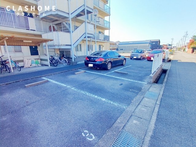 東新ハイツ　　　刈谷市の賃貸ならクラスホーム刈谷店の駐車場