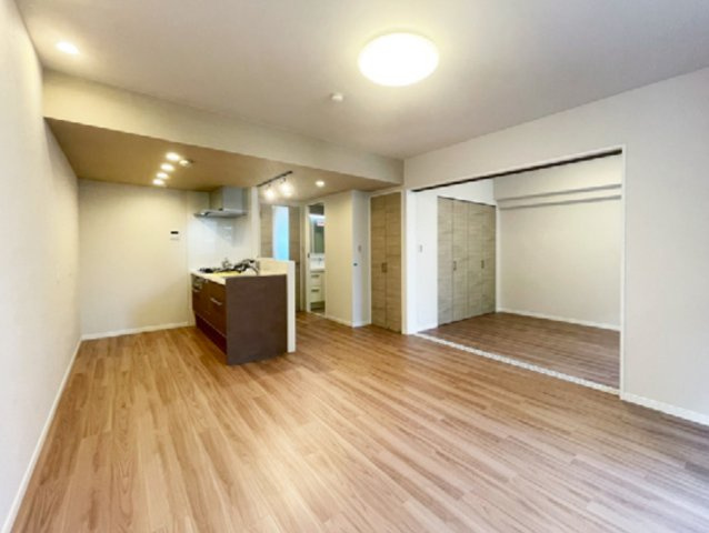 上大岡パーク・ホームズ弐番館【仲介手数料無料】の居間・リビング