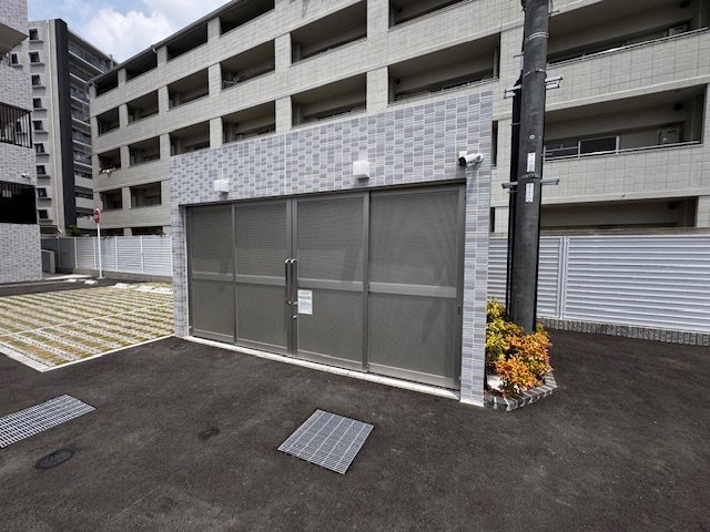 スプランディッド茨木天王の駐車場