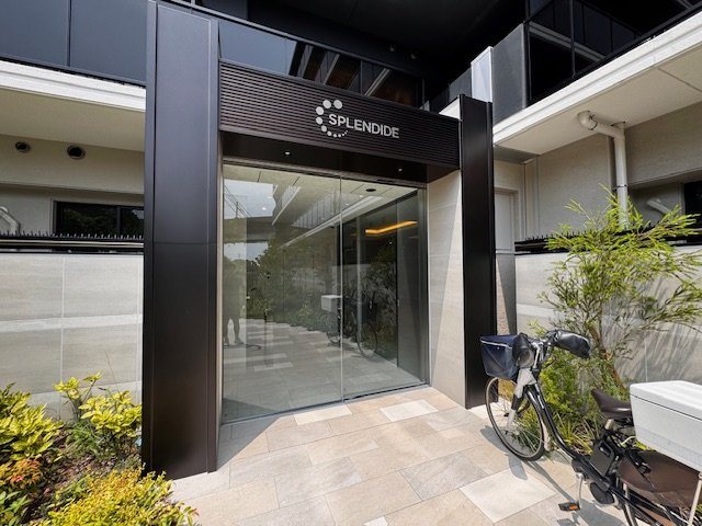 スプランディッド茨木天王のエントランス