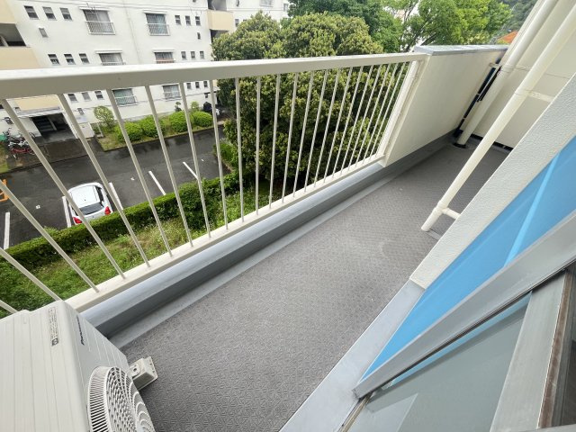 公団狭山住宅19号棟のバルコニー
