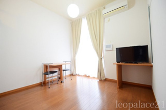 【居間・リビング】 | レオパレス三浦海岸Ｂ | おしゃれなリビングです