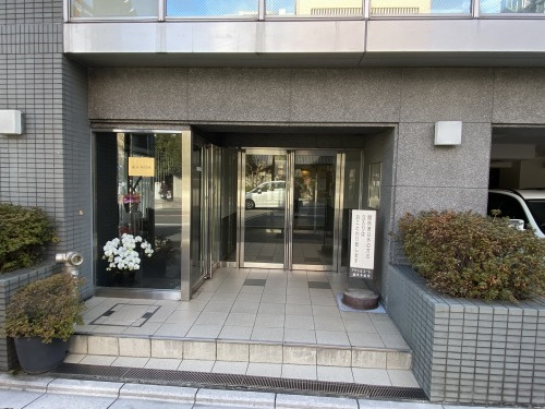 アクシルコート堀川今出川のエントランス