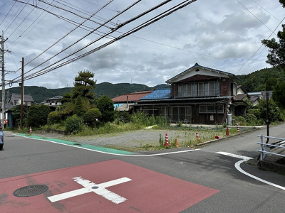 【外観】 | 岡谷市長地梨久保2丁目 売地⑦ | 外観と前面道路