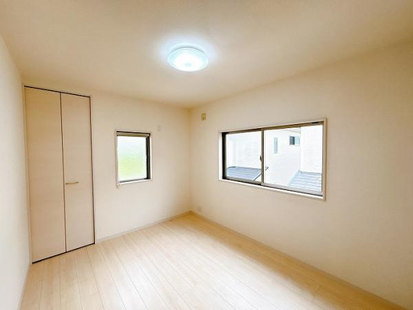 中古戸建　大垣市東町2丁目　平成29年築の洋室|２階南洋室