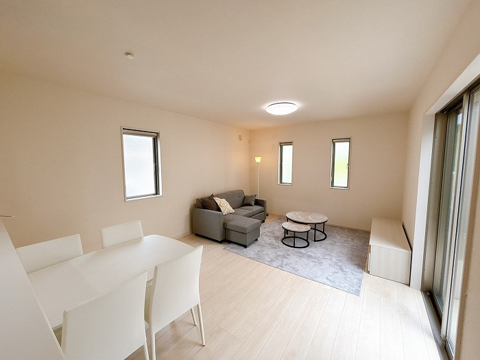 中古戸建　大垣市東町2丁目　平成29年築の居間・リビング