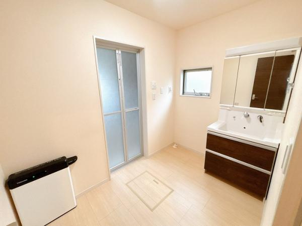 中古戸建　大垣市東町2丁目　平成29年築の独立洗面台