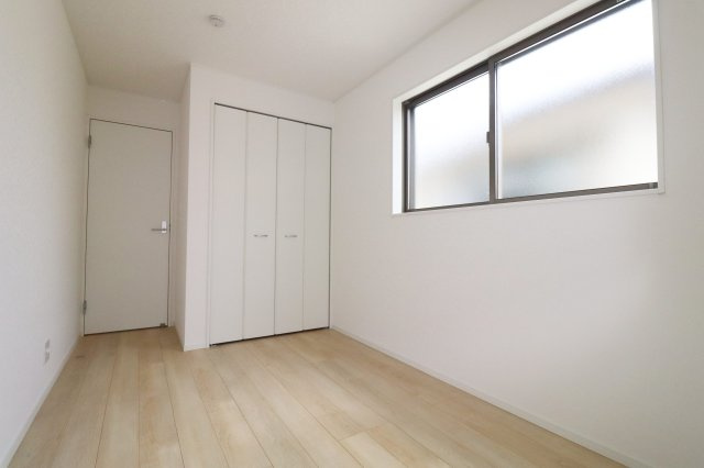 郡山市字賀庄　　　１号棟　　　桜小学校、郡山第３中学区の洋室