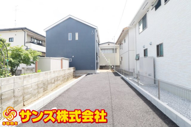 郡山市字賀庄　　　１号棟　　　桜小学校、郡山第３中学区の外観|西側から見た駐車場を含む外観