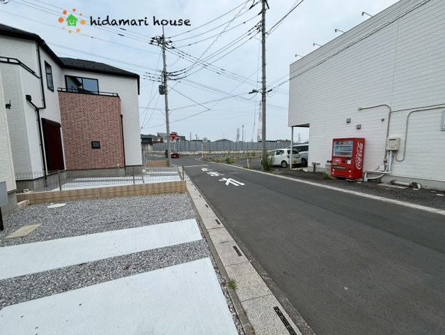 桶川市加納6期　新築戸建　グラファーレ30の前面道路含む現地写真