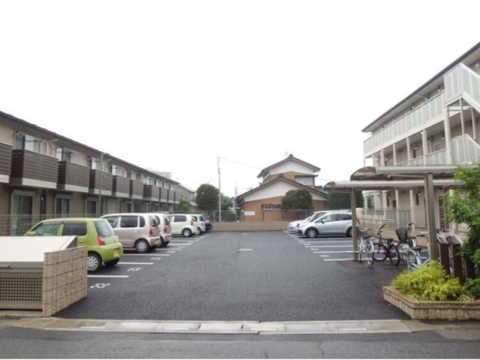 ディアコートA棟の駐車場