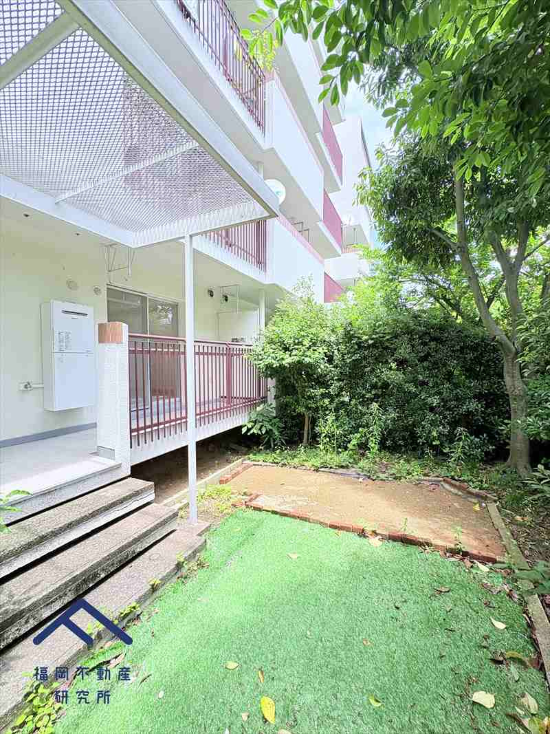 パークハイツ平尾山荘31号棟の庭