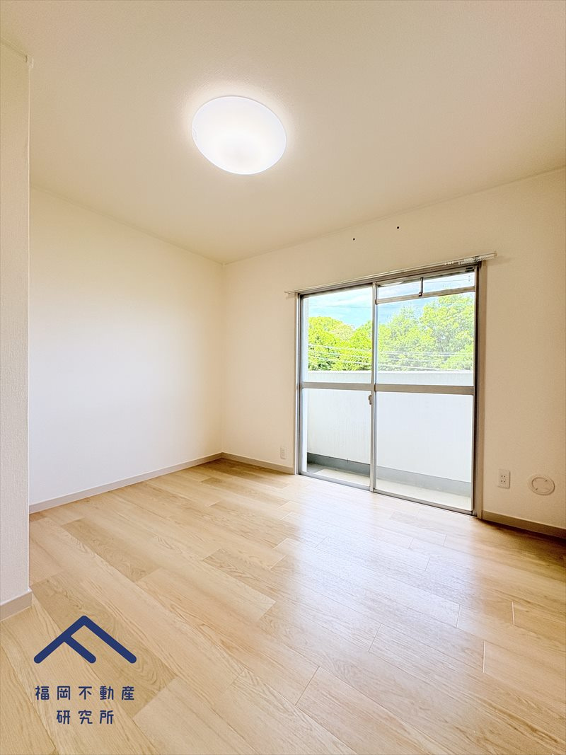 パークハイツ平尾山荘31号棟の洋室