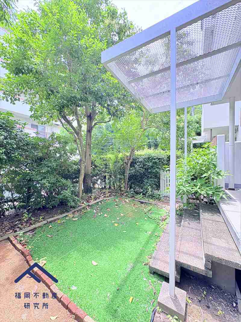 パークハイツ平尾山荘31号棟の庭
