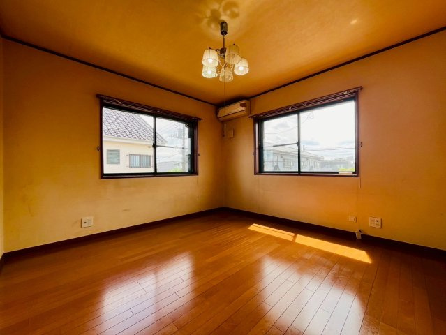 【洋室】 | 東久留米市新川町２丁目　中古戸建て | シャッターもあり防犯面も安心の２階洋室になります