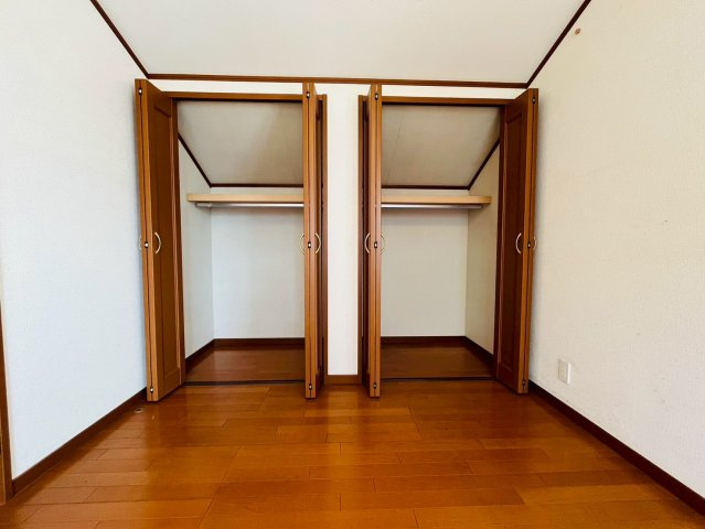 【収納】 | 東久留米市新川町２丁目　中古戸建て | 全居室収納スペースを確保！お洋服等が多くてもスッキリ収納