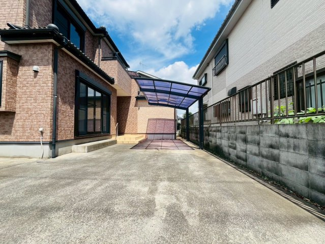 【駐車場】 | 東久留米市新川町２丁目　中古戸建て | 駐車スペースは４台確保！来客者様用の駐車スペースも確保可能