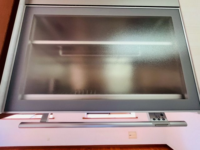 【キッチン】 | 東久留米市新川町２丁目　中古戸建て | 可動式の吊戸棚で収納もしやすく、奥のものもとりやすい設計