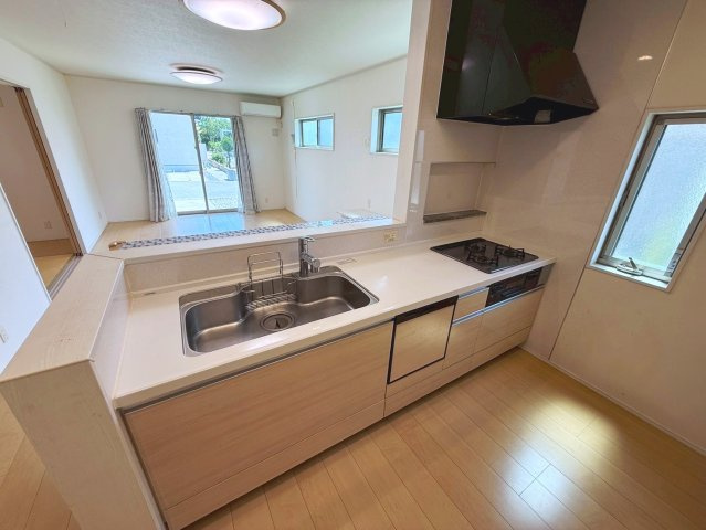 糸満市潮崎町　中古戸建のキッチン