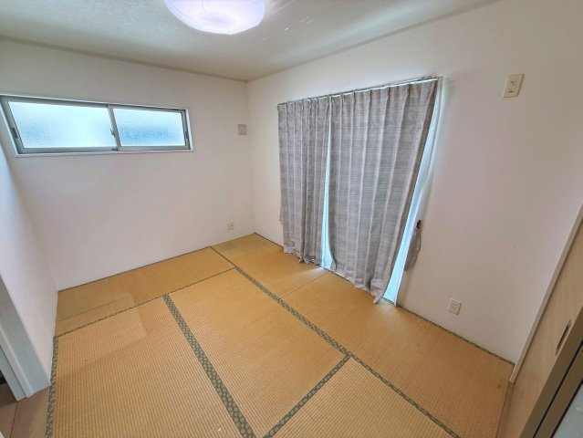 糸満市潮崎町　中古戸建の和室|くつろぎやすい雰囲気が心地よい和室☆