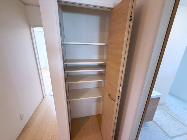 糸満市潮崎町　中古戸建の収納|1階廊下収納