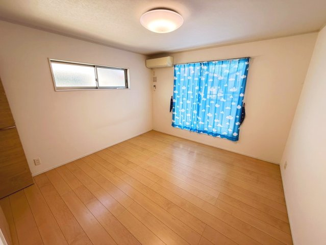 糸満市潮崎町　中古戸建の洋室|8帖