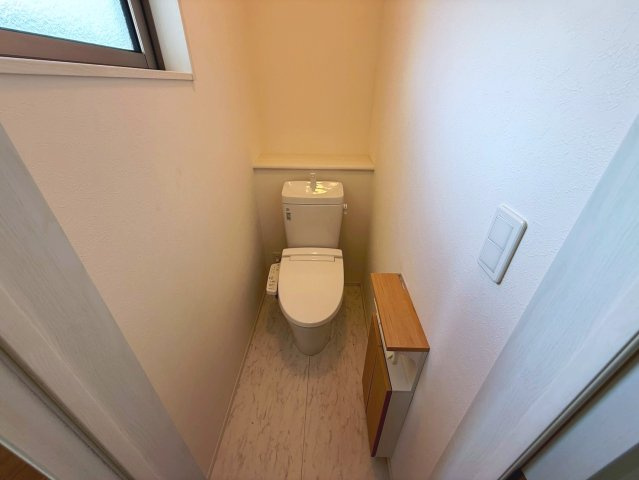 糸満市潮崎町　中古戸建のトイレ|2階トイレ