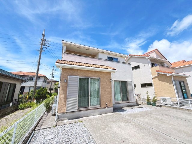 糸満市潮崎町　中古戸建の外観|明るい外観が印象的☆