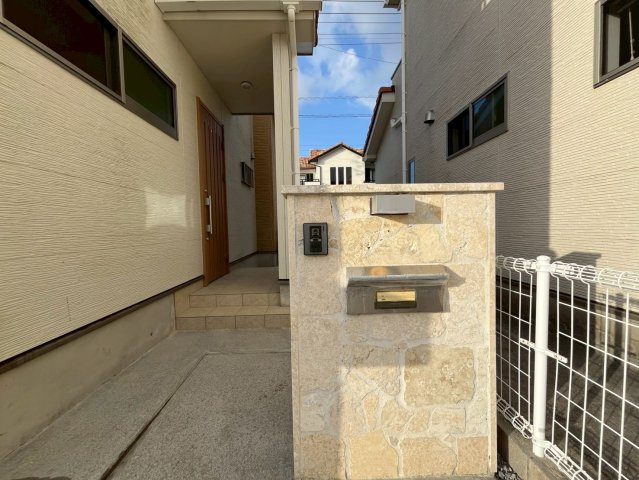 糸満市潮崎町　中古戸建のエントランス