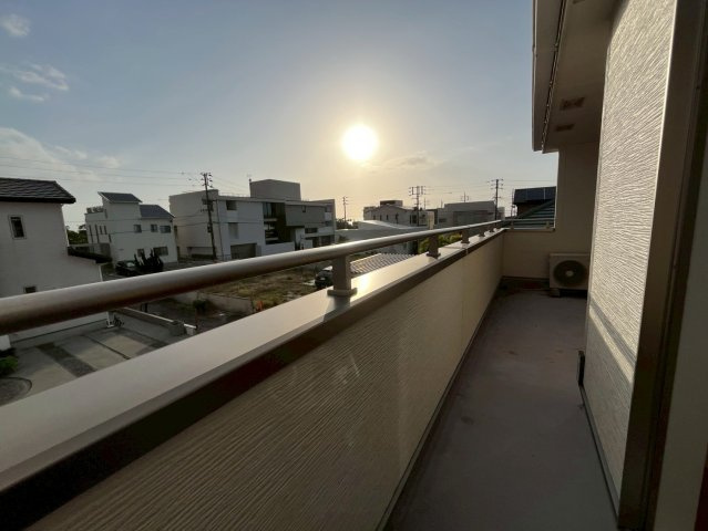 糸満市潮崎町　中古戸建の展望|ベランダからの夕日